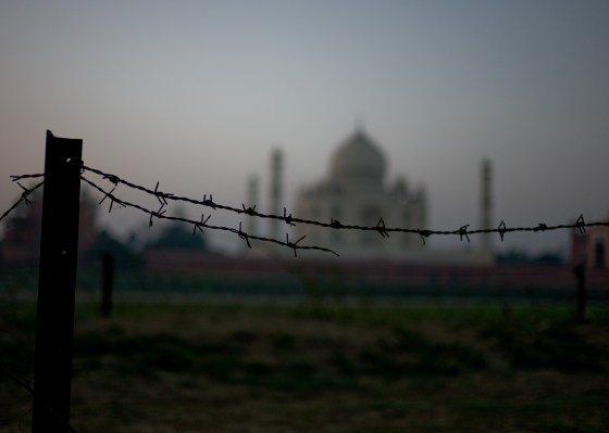 a cold gray morning and the Taj still looks majestic