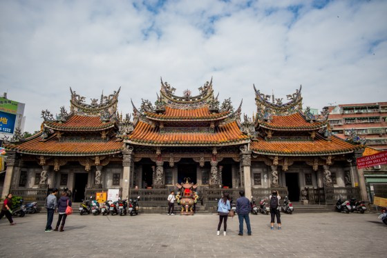 where this gem of a temple was...I much prefer shooting nature but I have to say this was a very pretty temple with lots of colourful detail..