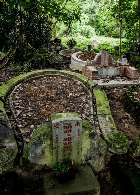 this was the start of a trail that led to the summit of hill3, where a well known singapore called Ong Sam Leong was interred