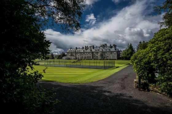 and the walk back shows the lovely back side of the hotel..