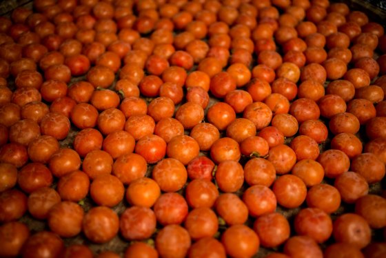 We ended up in one of the little shops where we tasted the sweet persimmons...yum