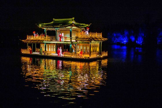 and then this amazing houseboat drifted into view...