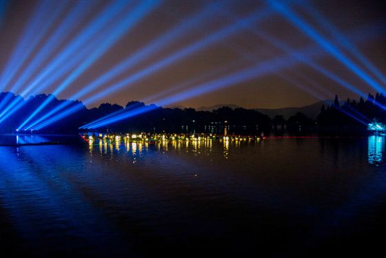 The show lasted an hour but it went by quickly! Highly recommended!