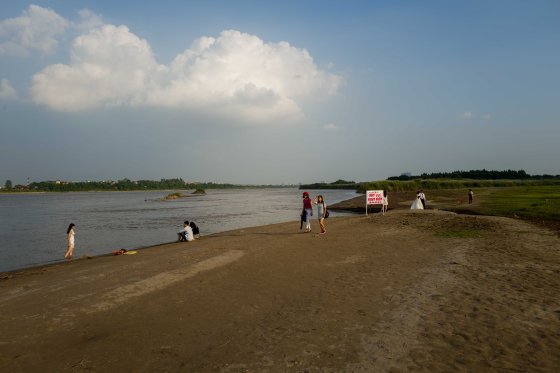 Bai Da Song Hong riverbank